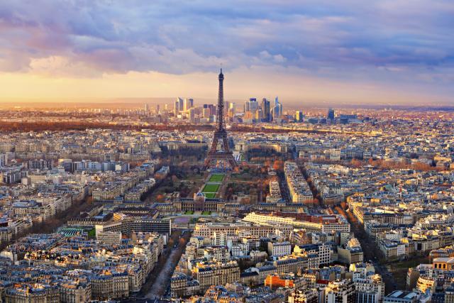 Pariz posle napada posetilo 1,8 miliona turista manje